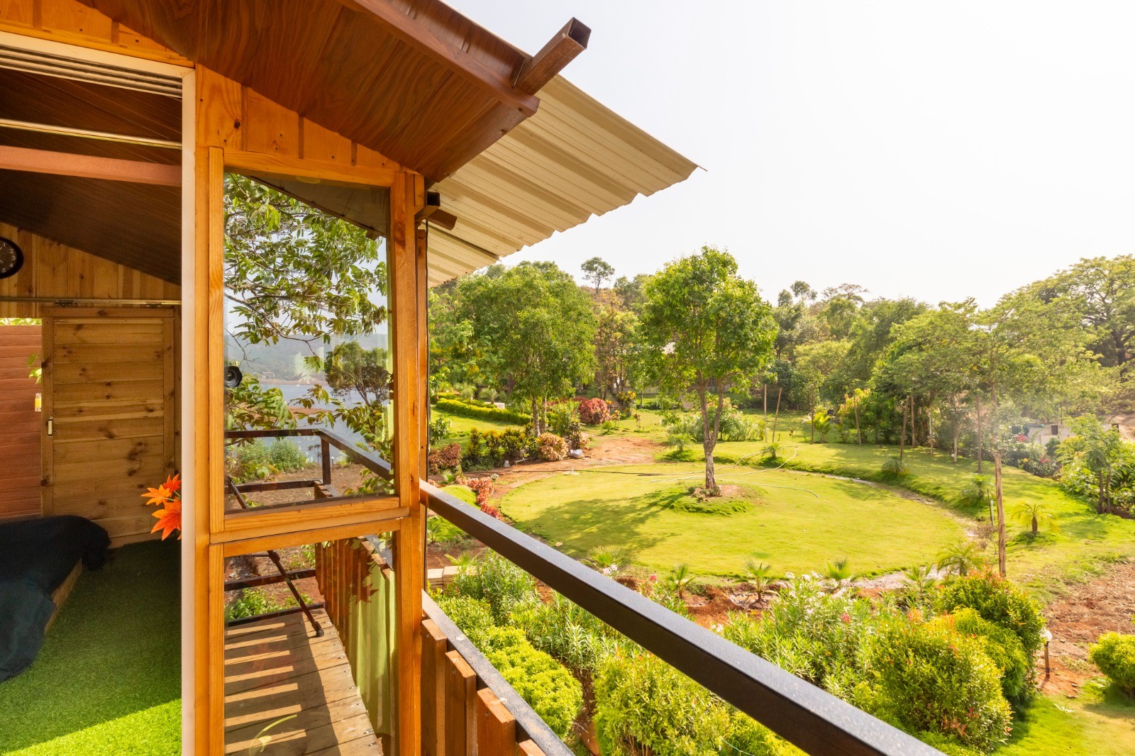 Vantage Hotels & Resorts